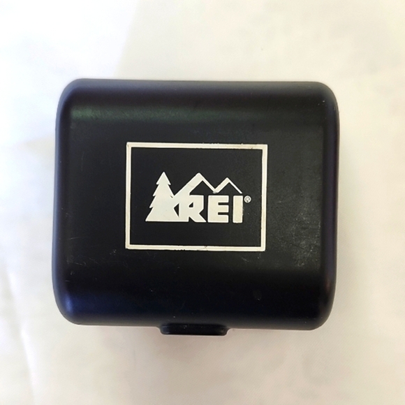 REI Multi Outlet Travel Adapter All-in-one Design Universal - Picture 2 of 7